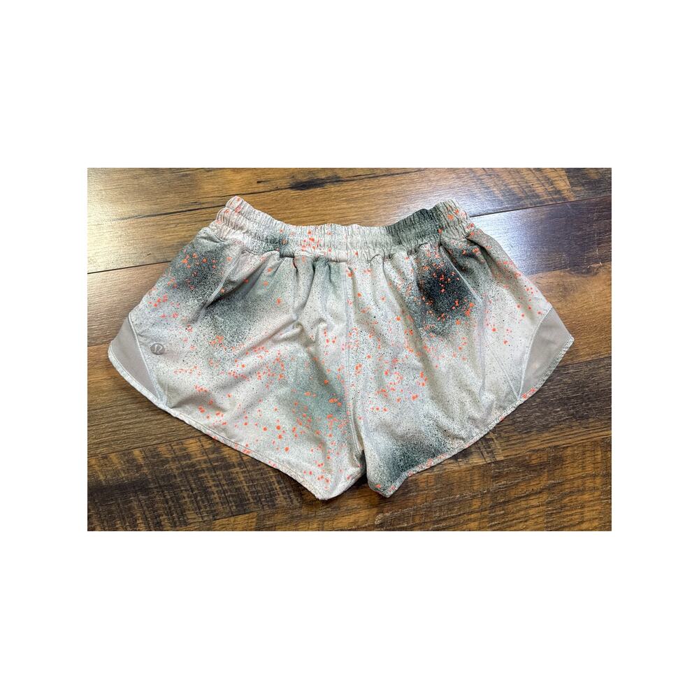 Lululemon Hotty Hot Short 2.5" Reflective Spray Camo Silver Reflective Sz 6